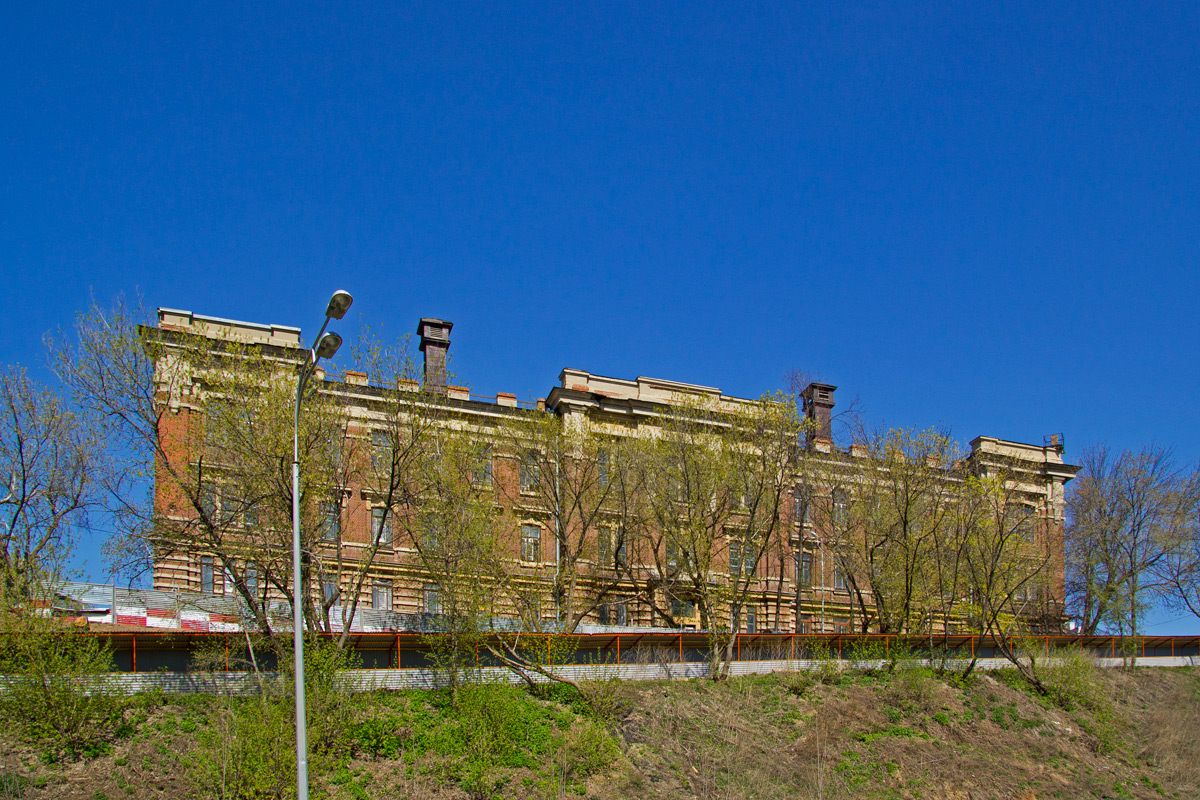 Казань, Улица Калинина, 5 / Улица Волкова, 24