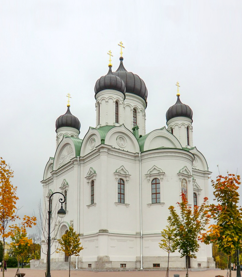 Пушкин, Соборная площадь, 1