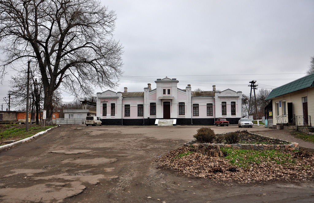 Золочев, Вокзальная улица, 1