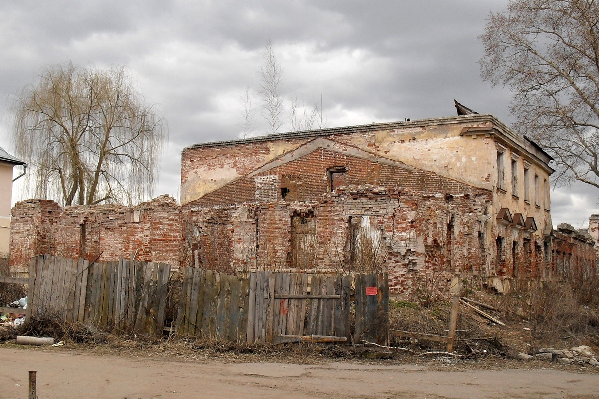 Тверь, Затверецкая набережная, 48 / 1-й Клубный переулок, 2