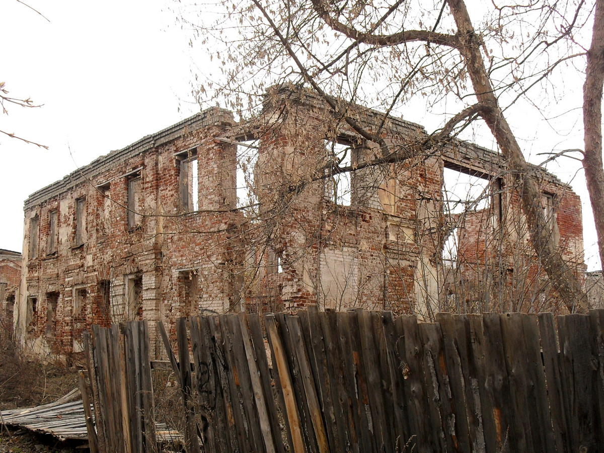 Тверь, Затверецкая набережная, 48 / 1-й Клубный переулок, 2