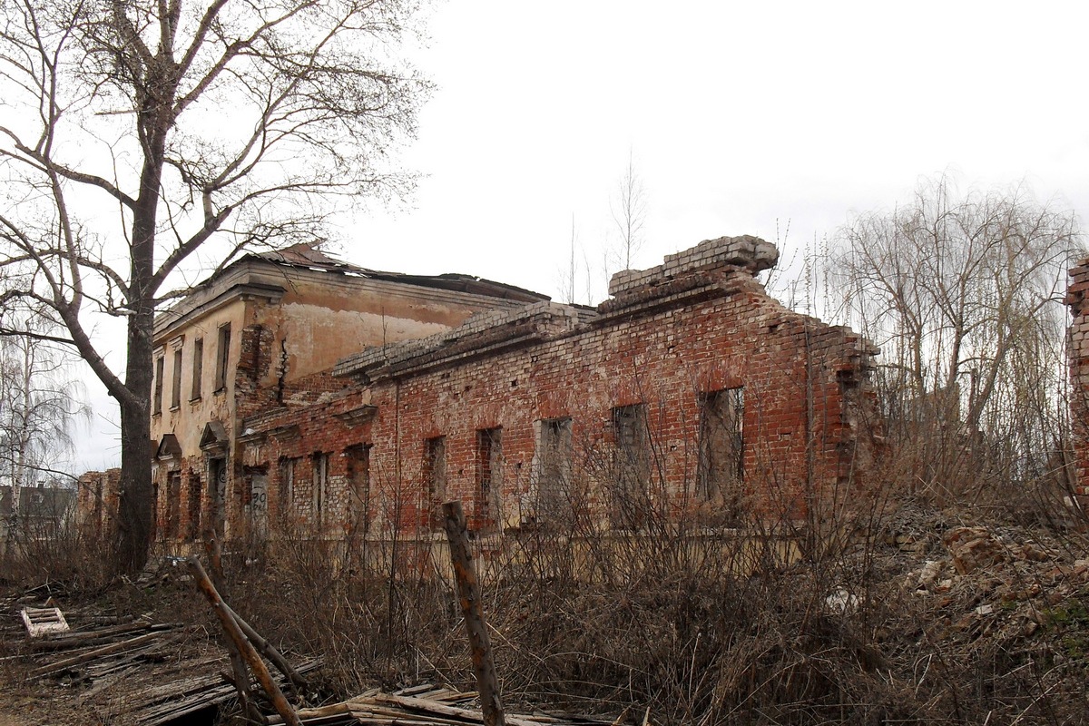 Тверь, Затверецкая набережная, 48 / 1-й Клубный переулок, 2