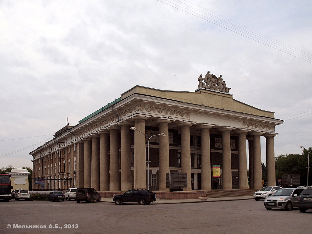 Волзький, Комсомольская площадь, 1 Волзький, Комсомольская площадь, 1