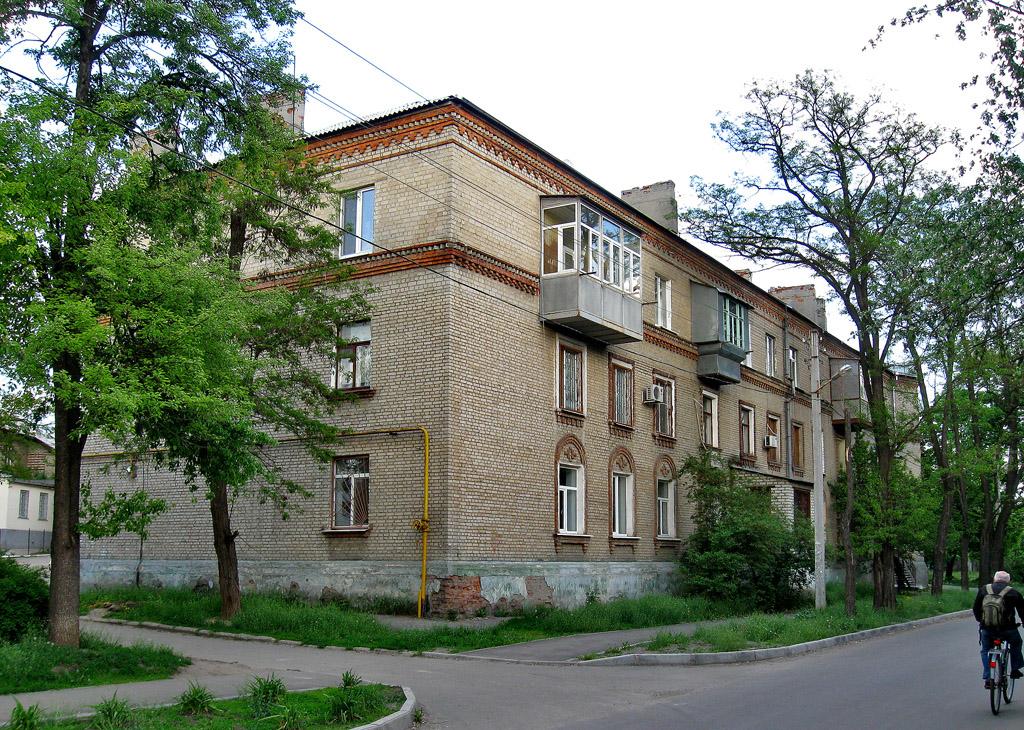 Харьков, Улица Маршала Батицкого, 47 / Проспект Льва Ландау, 189