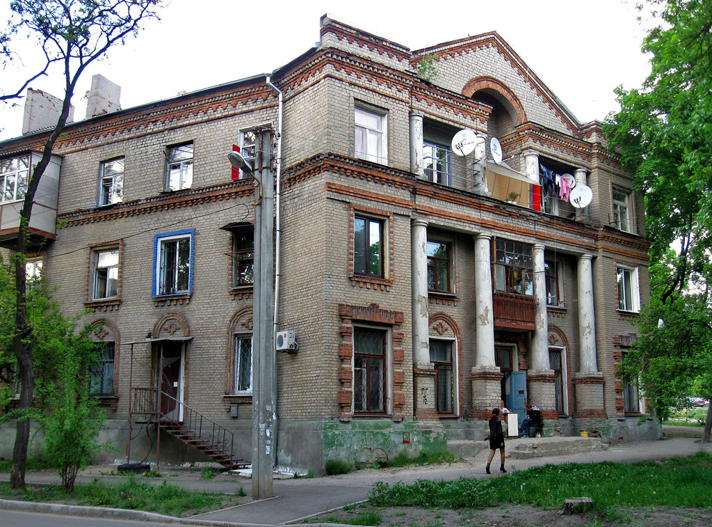 Харьков, Улица Маршала Батицкого, 47 / Проспект Льва Ландау, 189