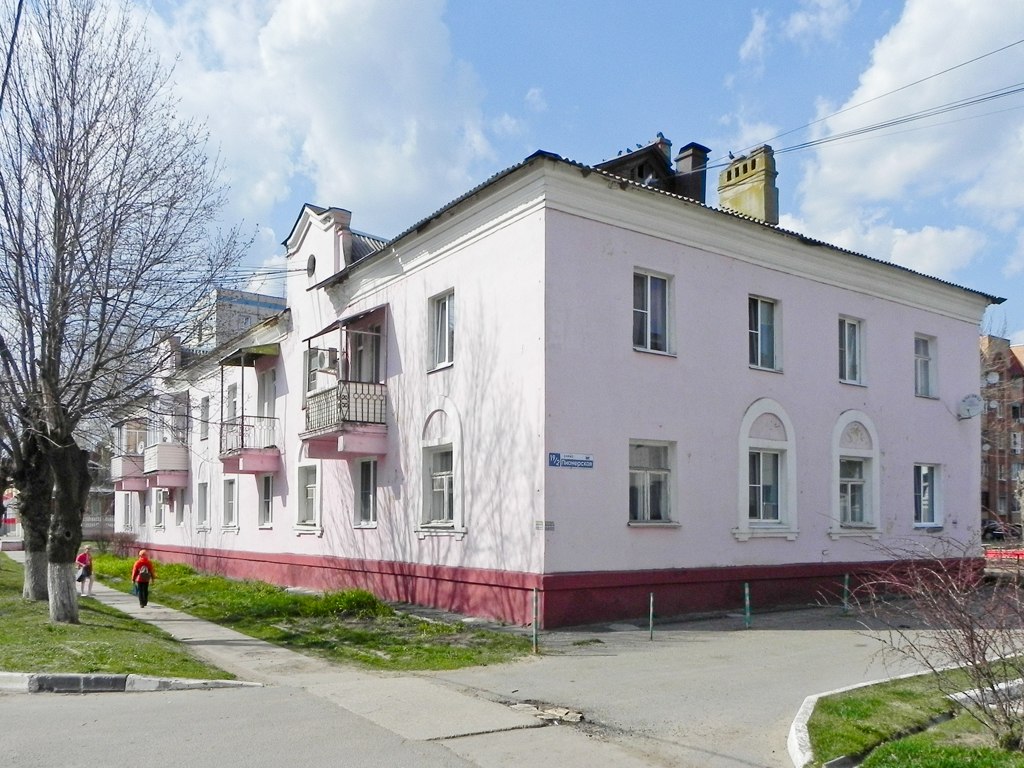 Луховицы, Пионерская улица, 19 / Улица Мира, 2