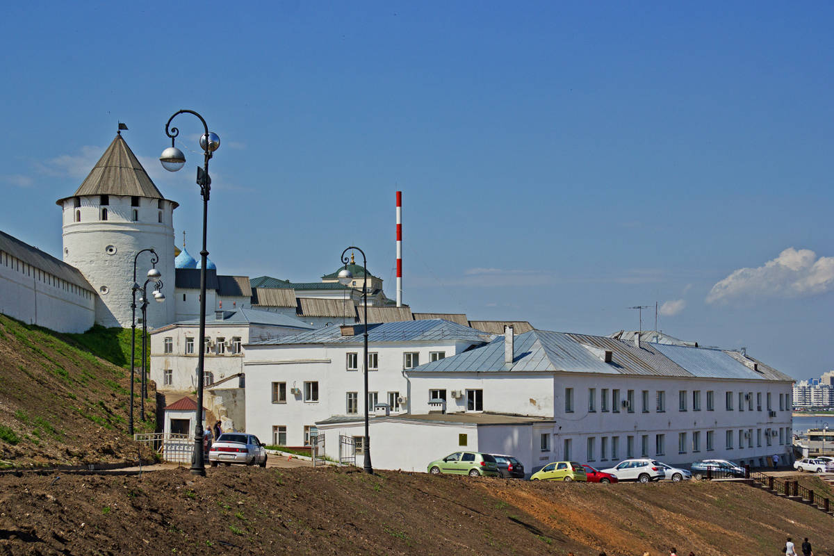 Казань, Кремль, Консисторская башня; Улица Батурина, 7