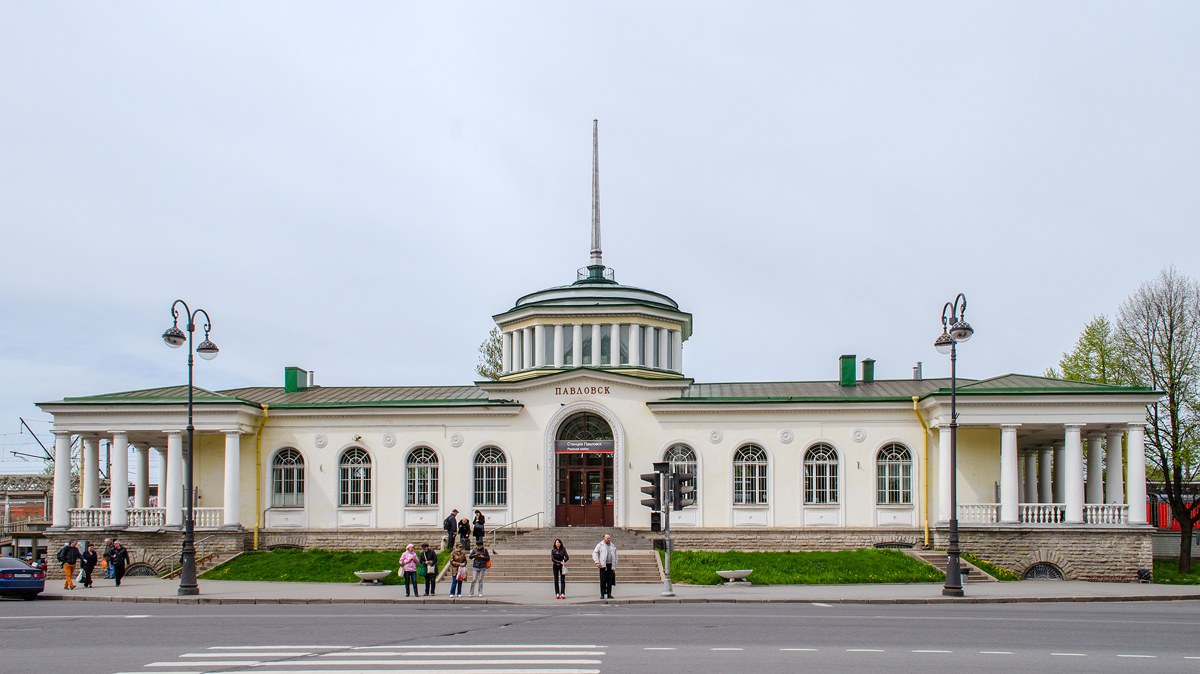 Павловск, Привокзальная площадь, 1