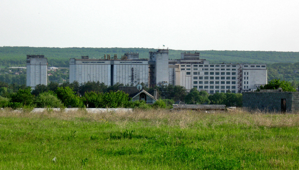 Новопокровка, Улица Весича, 1