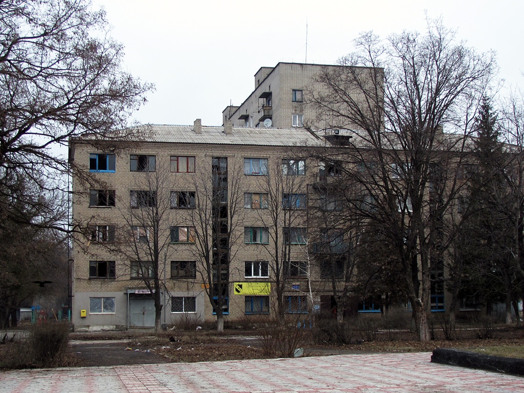 Попасная, Площадь Героев, 4