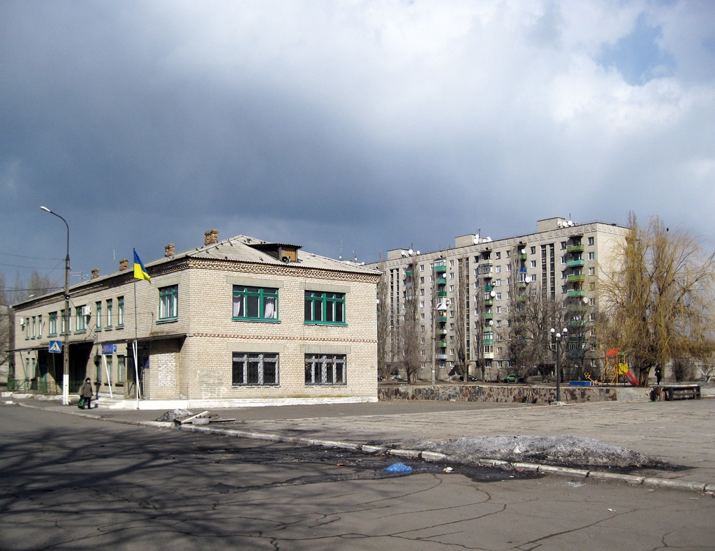 Харцызск, Иловайск, Первомайская улица, 107; Улица Комова, 115
