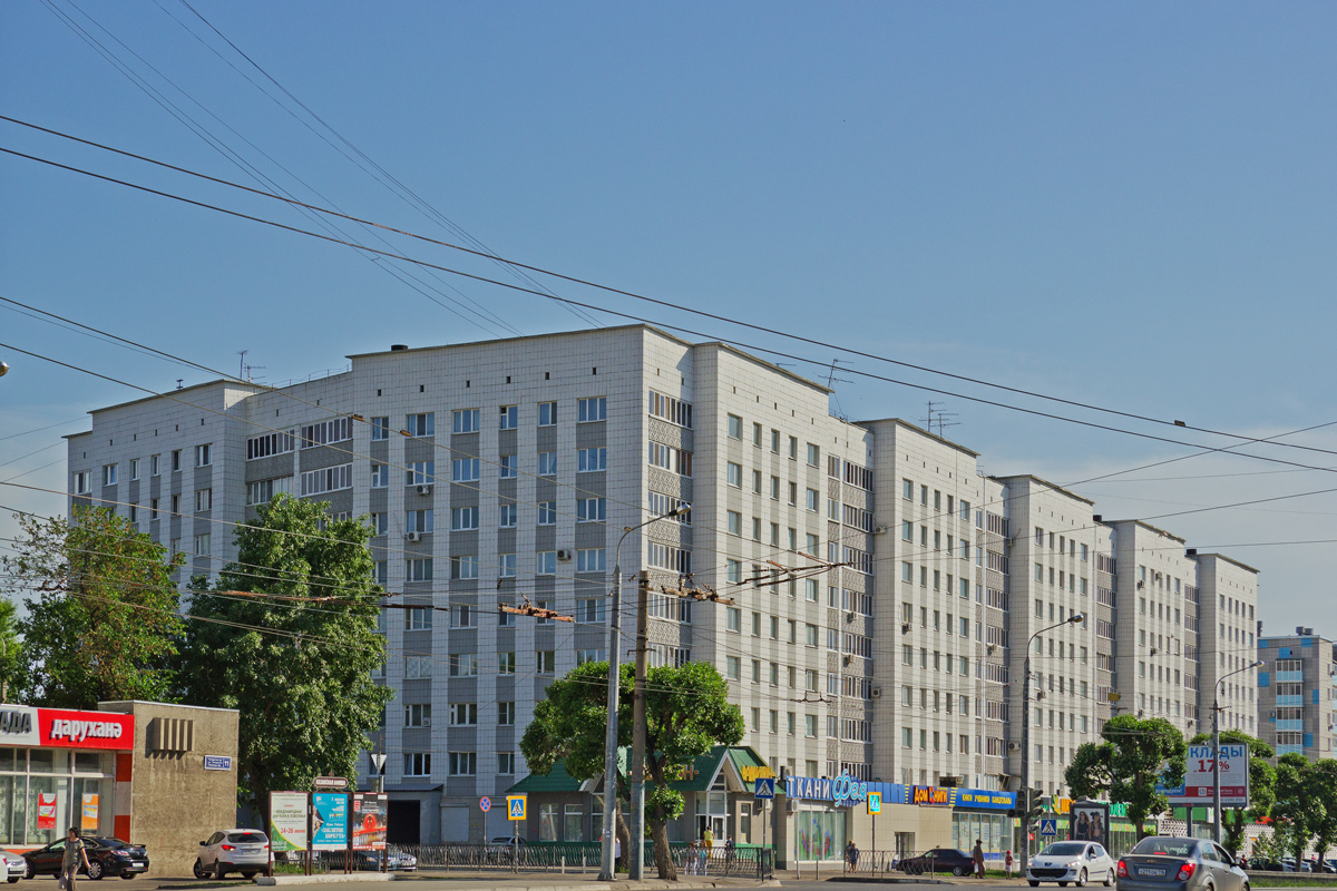 Казань, Улица Татарстан, 13 / Улица Сары Садыковой, 2