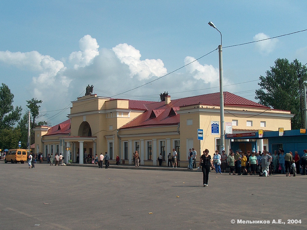 Гатчина, Площадь Варшавского вокзала, 1
