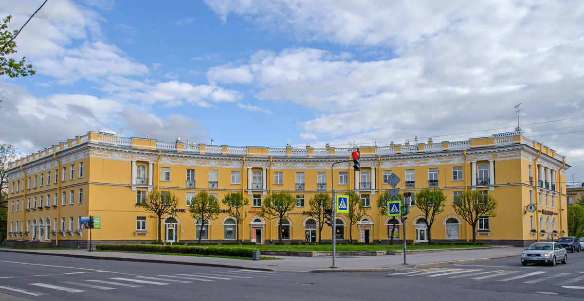 Пушкин, Конюшенная улица, 39 / Октябрьский бульвар, 39