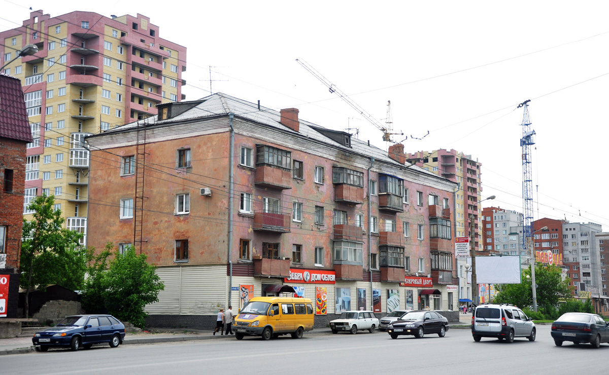 Omsk, Улица 13-я линия, 37 корп. 5; Улица 10 лет Октября, 138