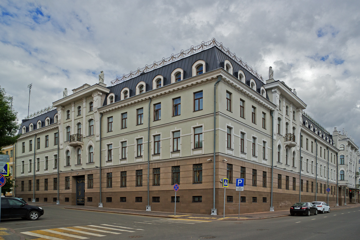 Казань, Улица Дзержинского, 19-23 / Улица Карла Фукса, 2
