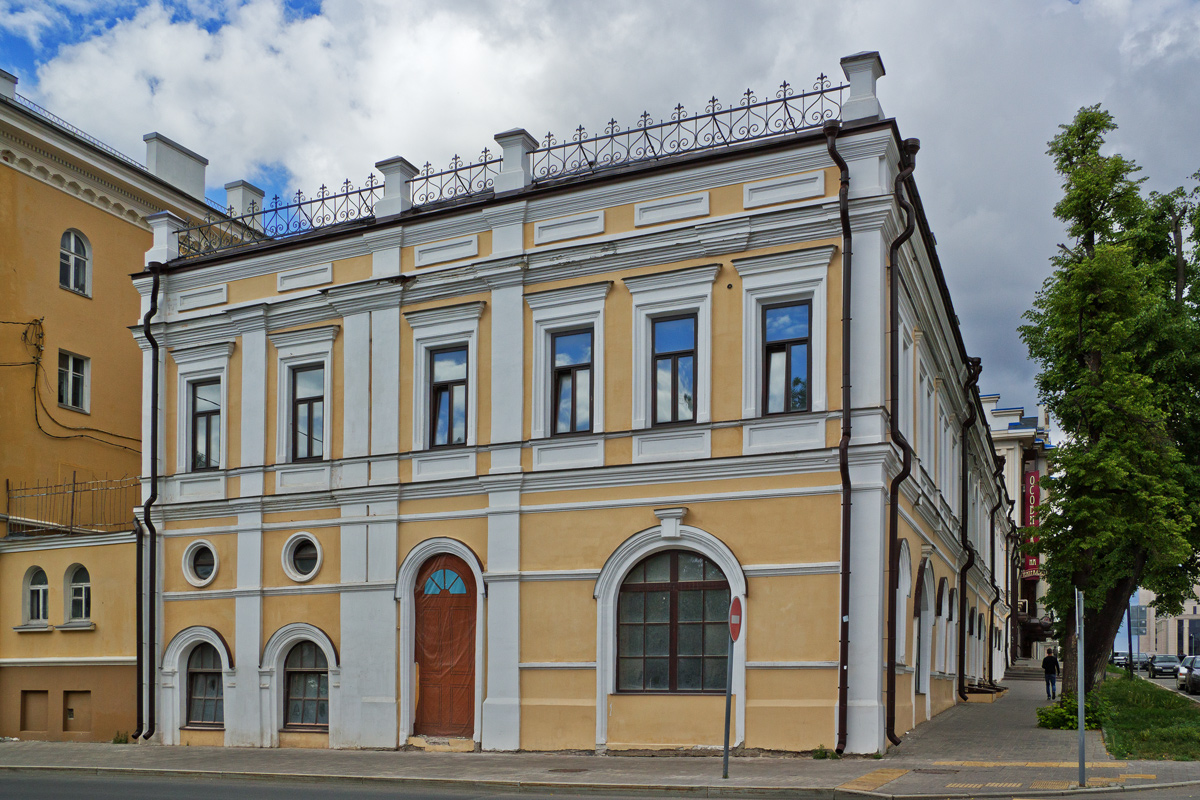 Казань, Театральная улица, 1 / Улица Дзержинского, 29 лит В