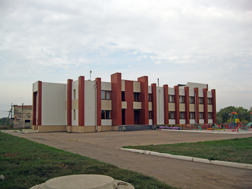 Горловский район, прочие н.п., с. Никишино, Колхозная улица, 1