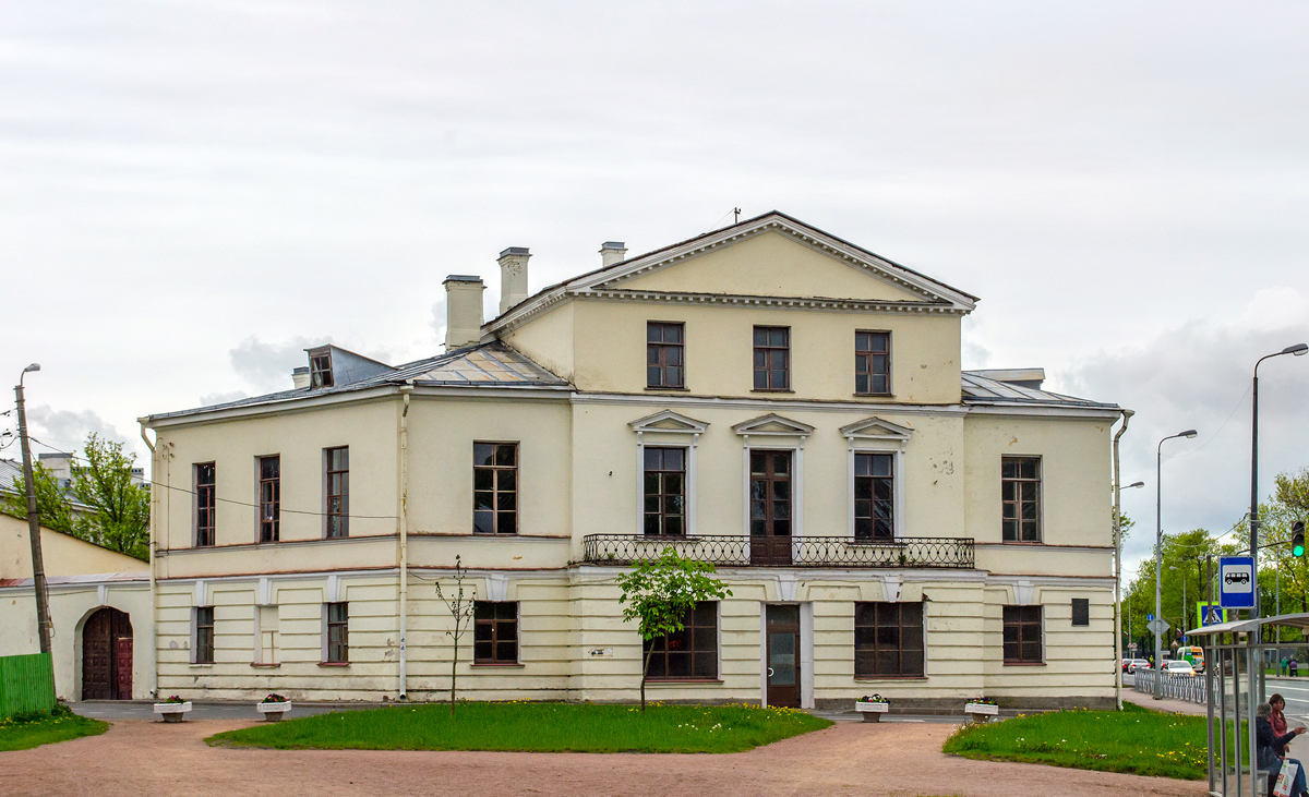 Стрельна, Санкт-Петербургское шоссе, 66 / Почтовый переулок, 1