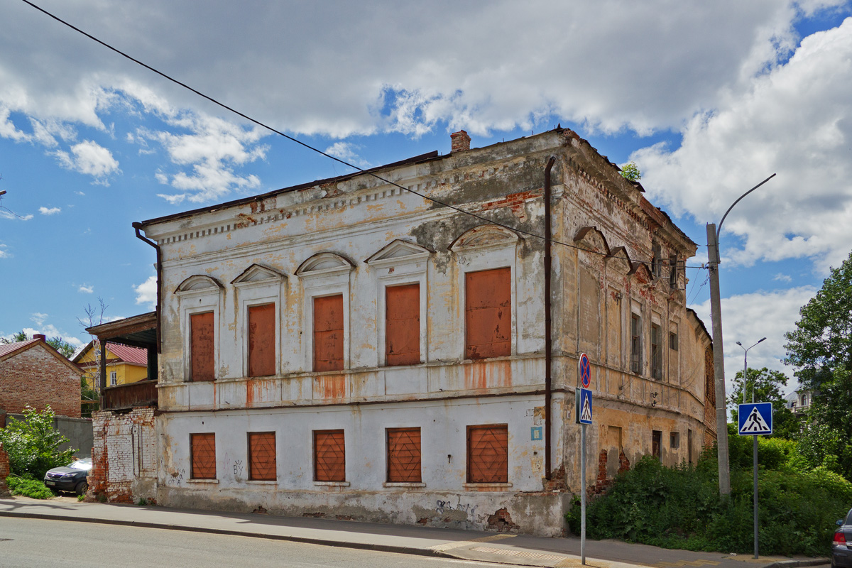 Казань, Улица Япеева, 17 / Нагорная улица, 10