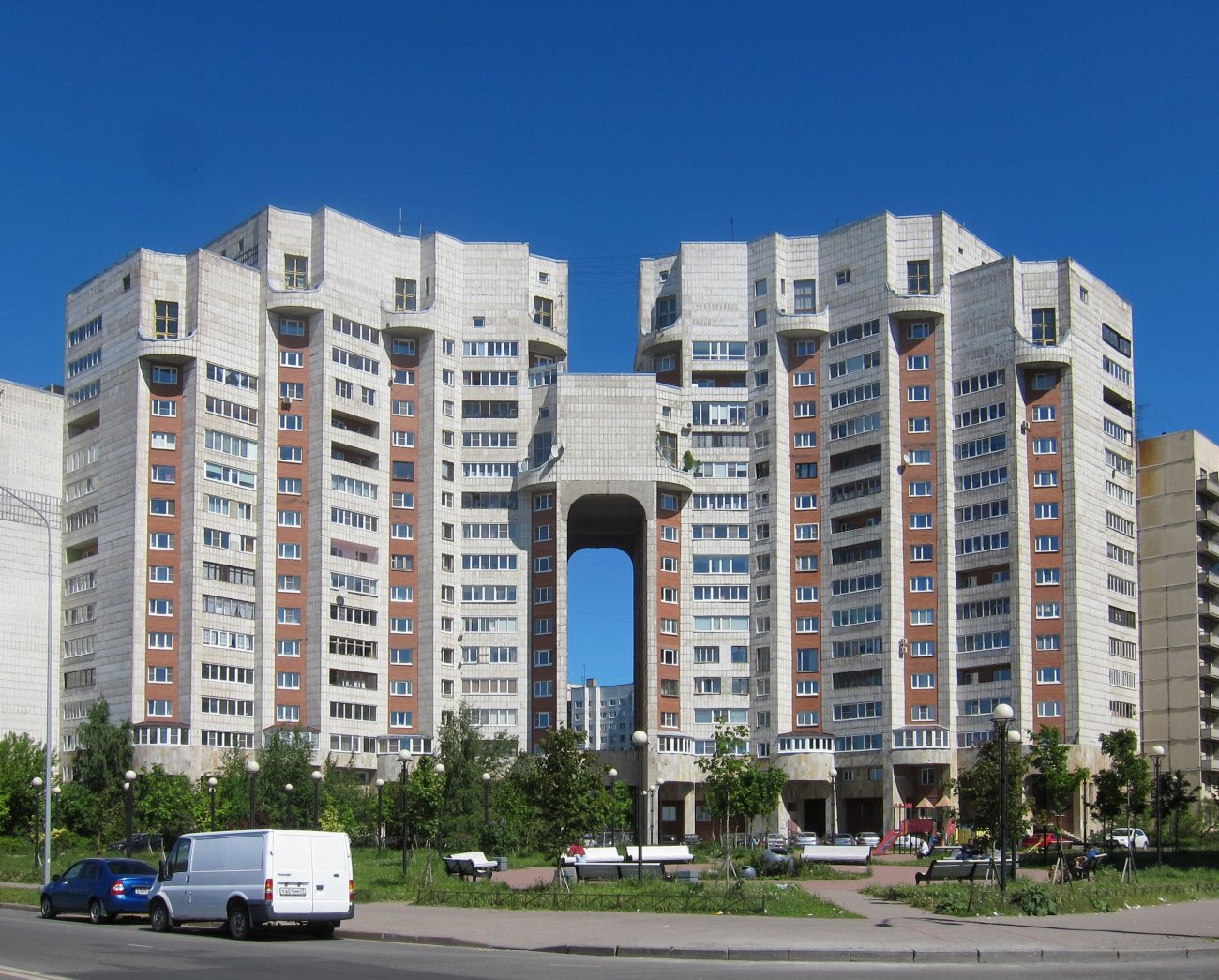 Санкт-Петербург, Капитанская улица, 5 / Морская набережная, 19