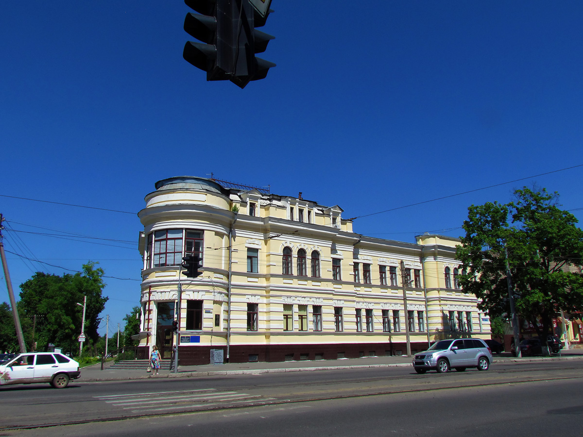 Харьков, Проспект Героев Харькова, 145 / улица леси украинки, 2