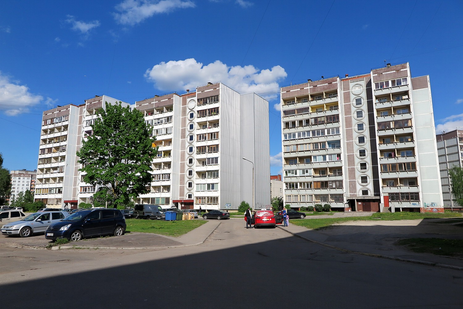 Рига, Pļavnieku iela, 12; Dzeņu iela, 7