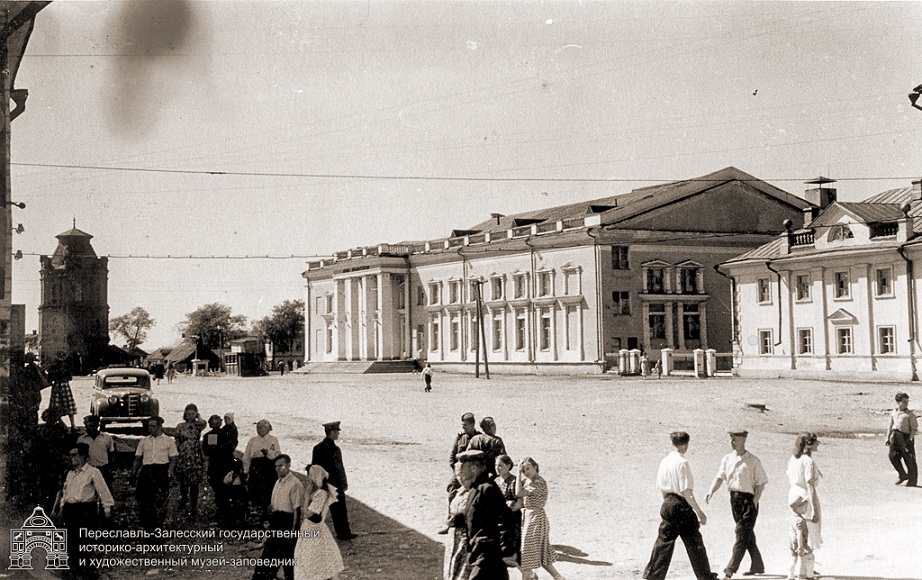 Переславль-Залесский, Народная площадь, 8; Народная площадь, 12