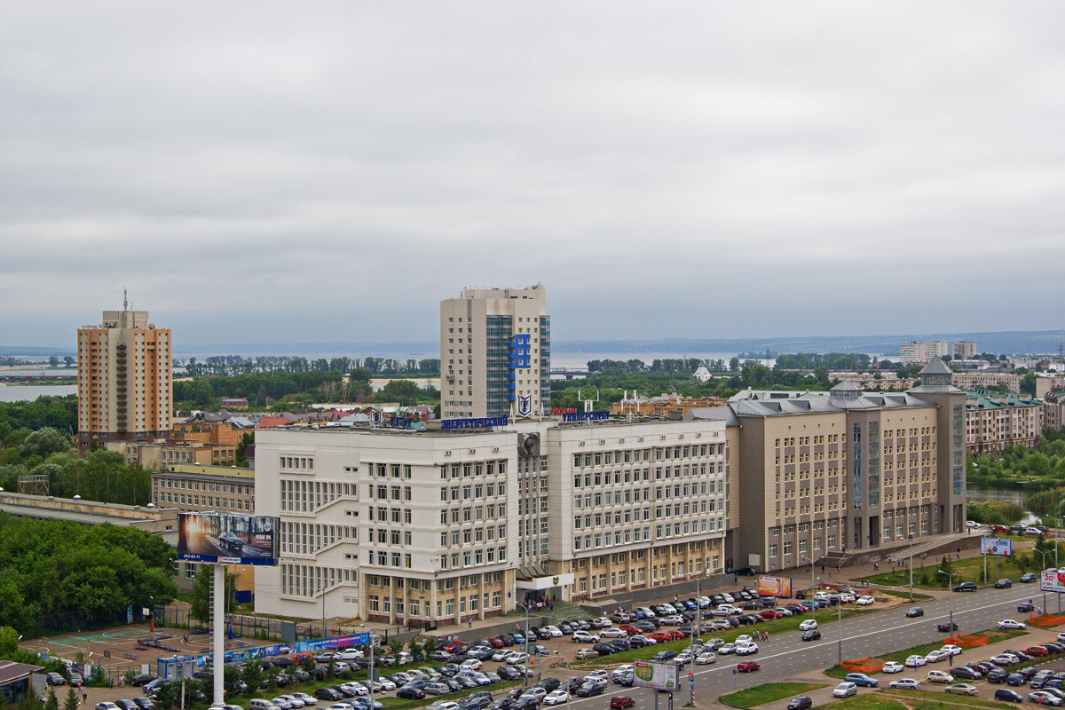 Казань, Красносельская улица, 51 корп. В; Красносельская улица, 51 корп. Д / Улица Мулланура Вахитова, 18; Улица Яруллина, 6; Улица Односторонка Гривки, 1
