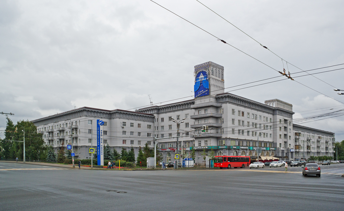 Казань, Улица Нурсултана Назарбаева, 35 корп. 1 / Улица Павлюхина, 98