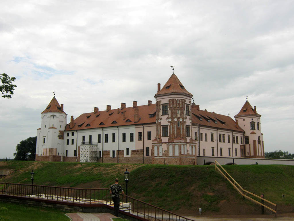 Мир, Красноармейская улица, 2