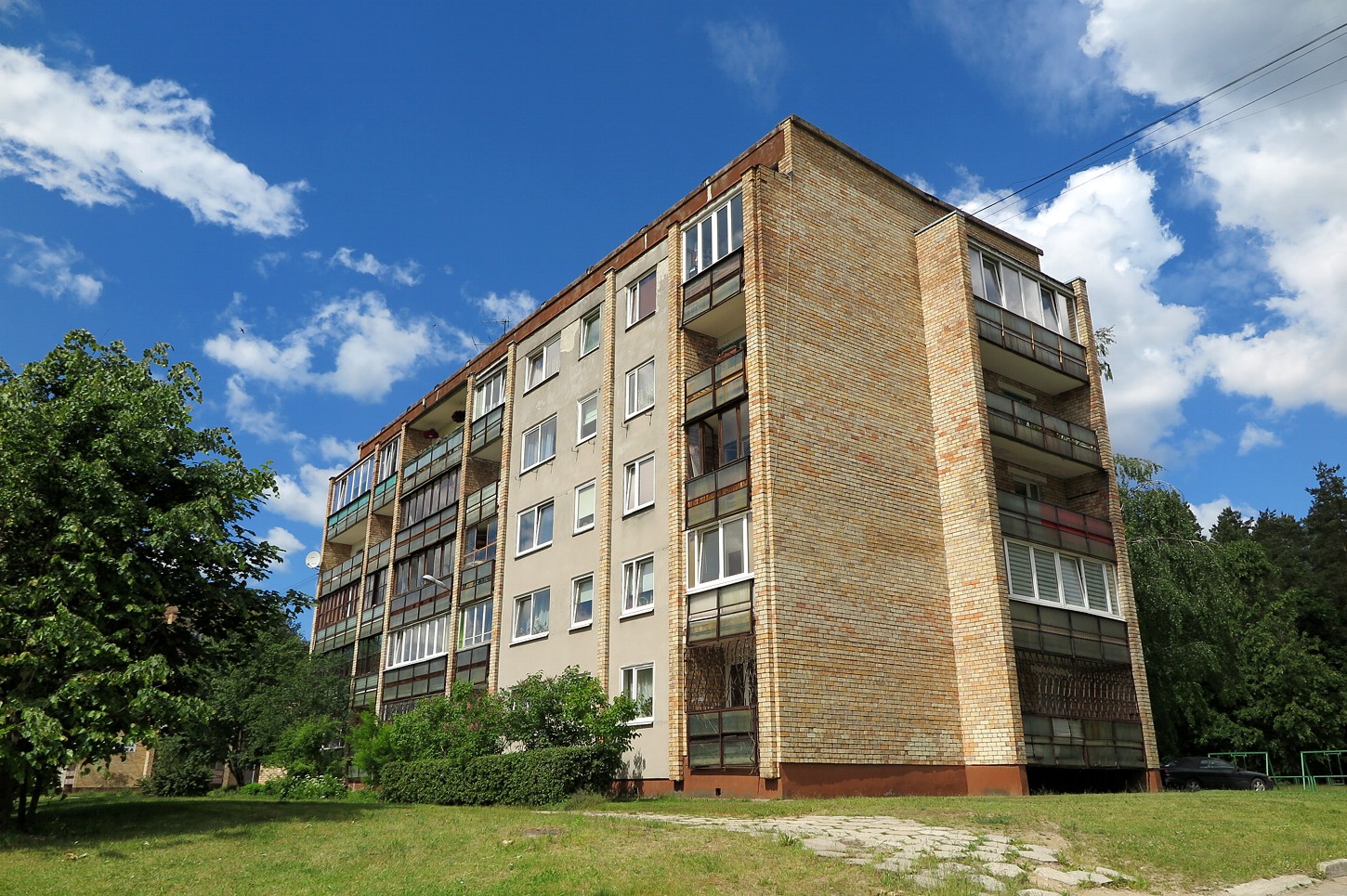 Улброка, Institūta iela, 17