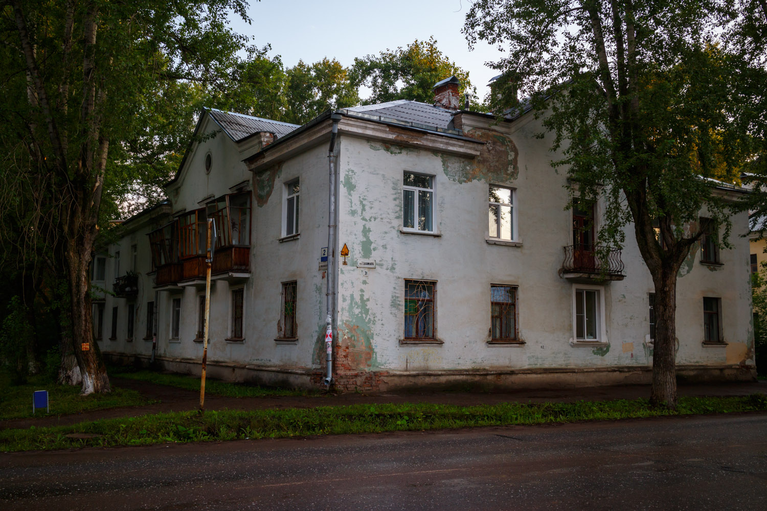Glazov, Комсомольская улица, 2