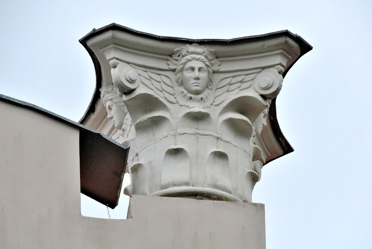 Харьков, Сумская улица, 44 / Улица Гиршмана, 2