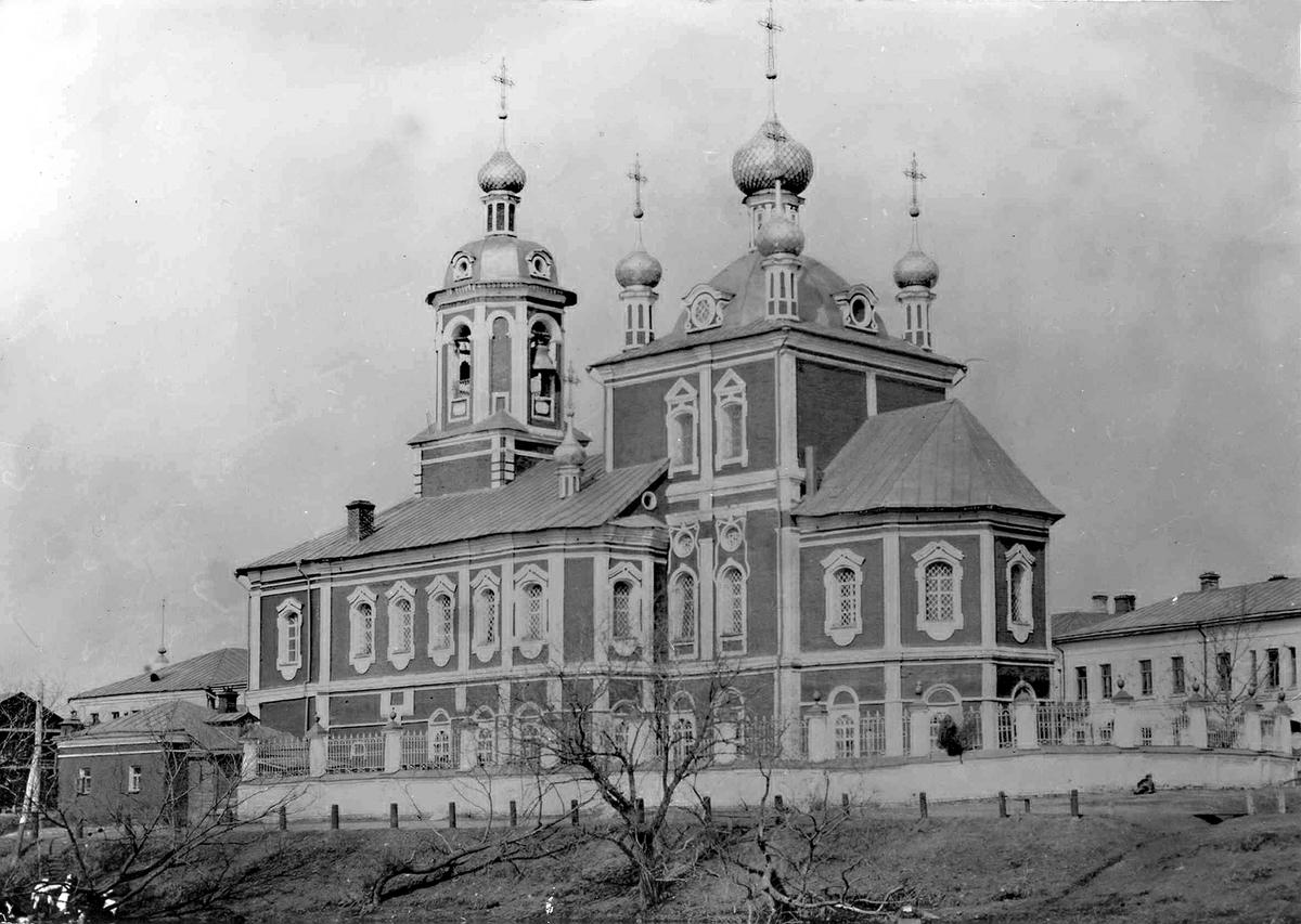 Переславль-Залесский, Ростовская улица, 1; Ростовская улица, 4; Торговая площадь, 2