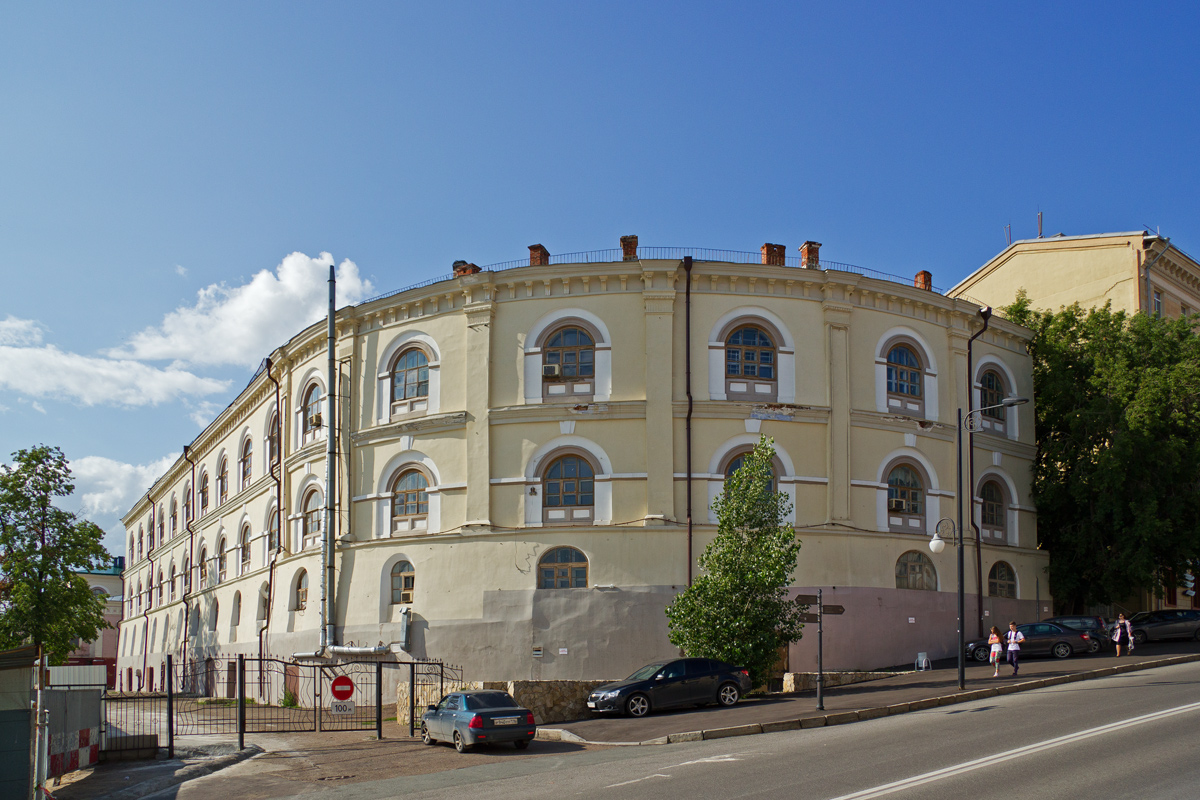 Казань, Кремлёвская улица, 2 / Улица Чернышевского, 6