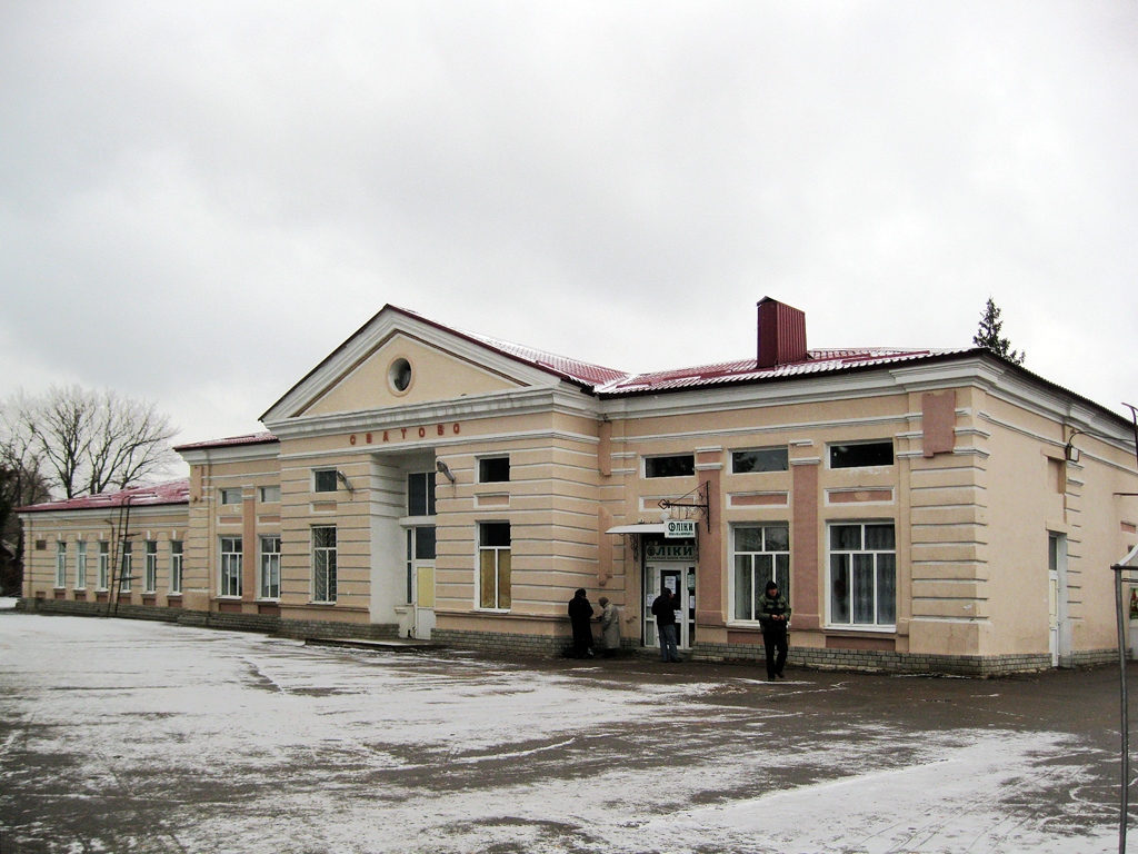 Сватово, Привокзальная площадь, 1