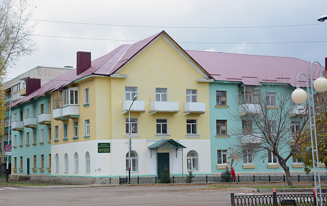 Ишимбай, проспект Ленина, 16 / Улица Богдана Хмельницкого, 29