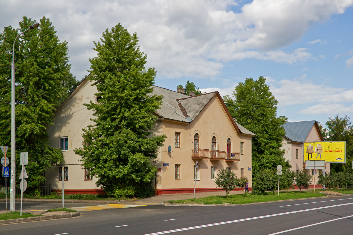 Казань, Улица Аделя Кутуя, 37 / Улица Шуртыгина, 23