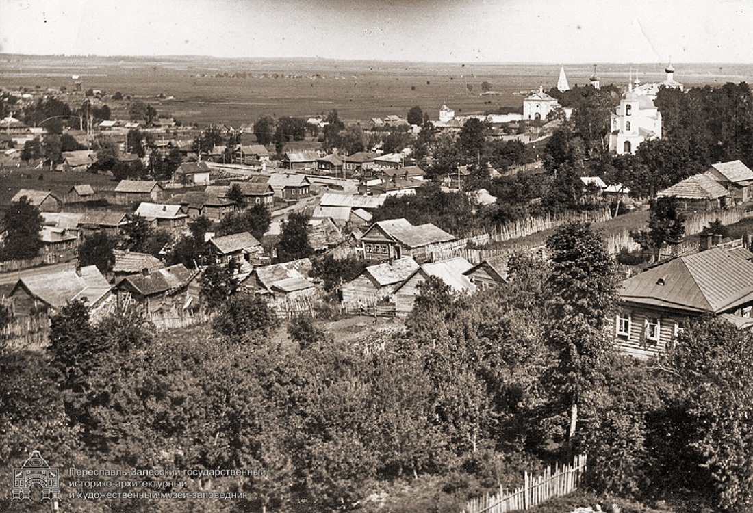 Pereslavl-Zalessky, Луговая улица, 7 (Святые ворота); Луговая улица, 7 (Северная башня); Московская улица, 11. Pereslavl-Zalessky — Panoramas