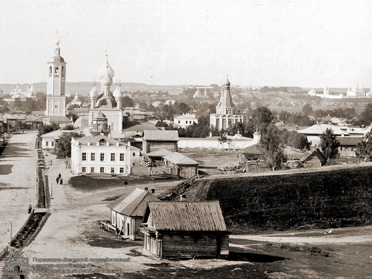Переславль-Залесский, Советская улица, 12; Советская улица, 12; Советская улица, 12; Советская улица, 14А; Садовая улица, 5; Советская улица, 6; Советская улица, 6а; Советская улица, 10; Московская улица, 11. Переславль-Залесский — Панорамы