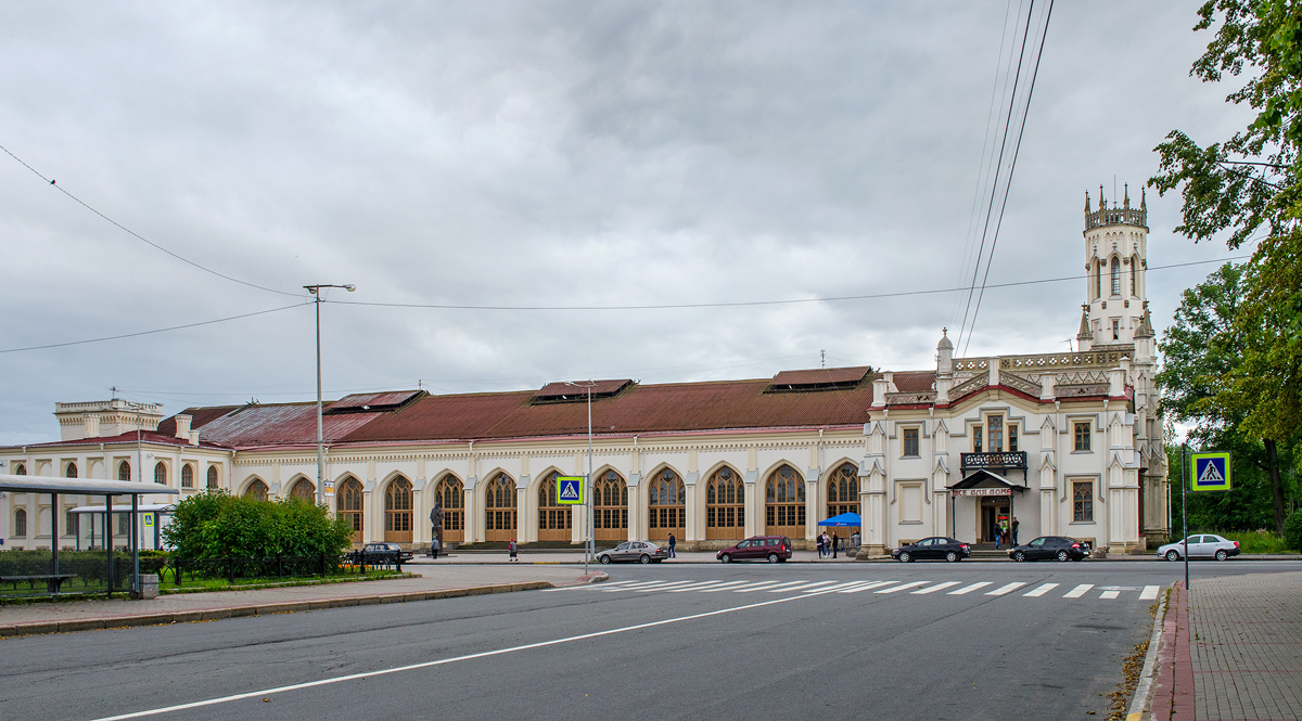 Петергоф, Привокзальная площадь, 7