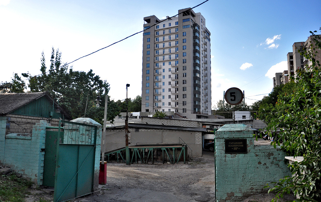 Харьков, Шатиловская улица, 1; Серповая улица, 4