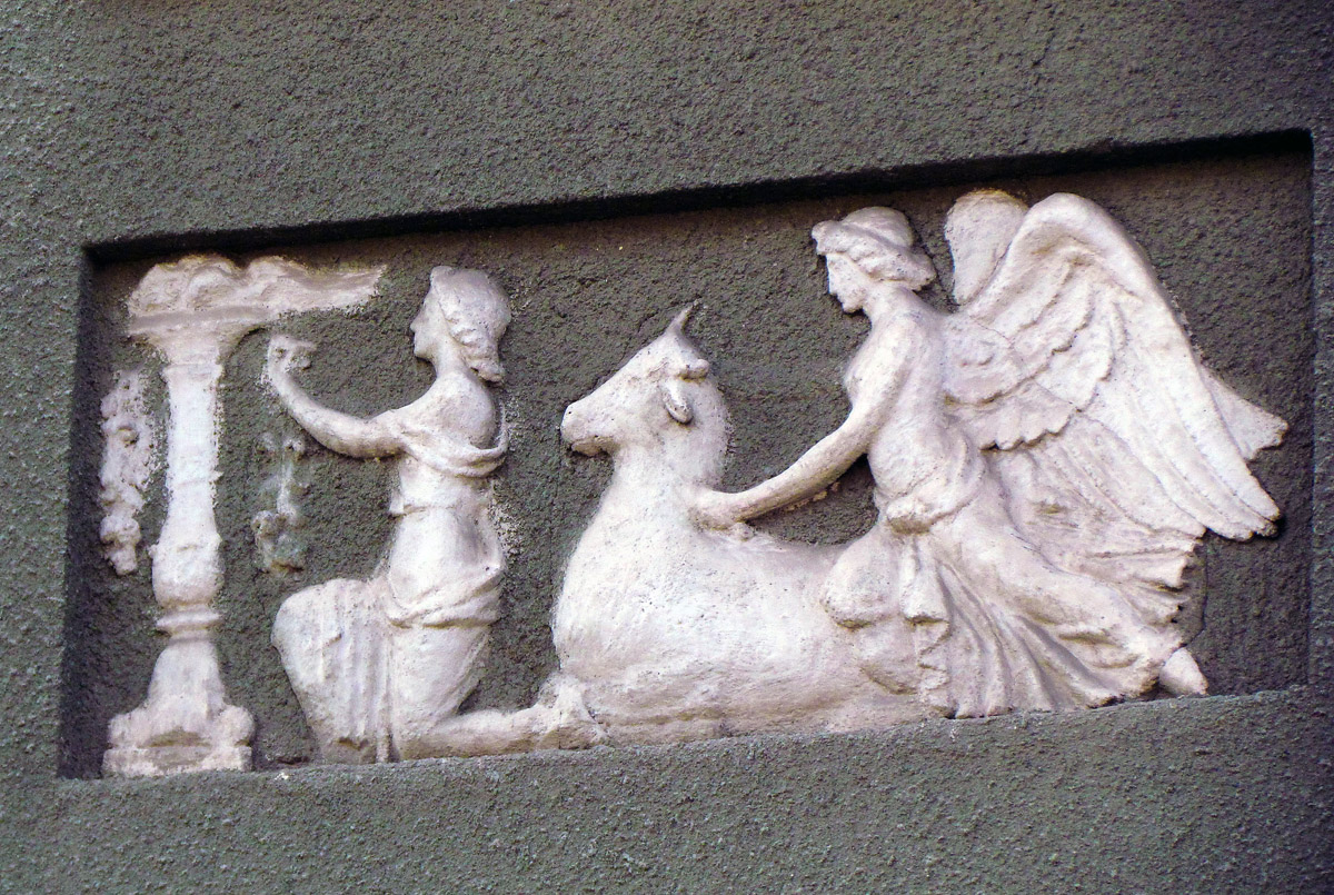 Харьков, Улица Фейербаха, 13 / Площадь Фейербаха, 5