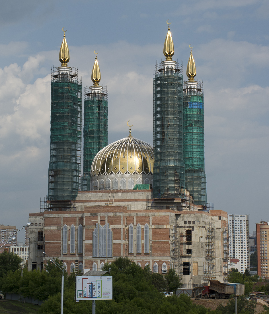 Уфа, Проспект Салавата Юлаева / Коммунистическая улица