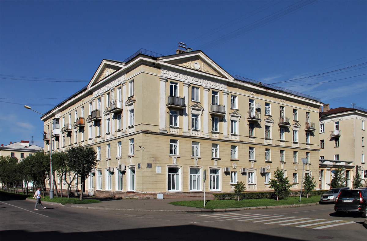 Железногорск, Улица XXII Партсъезда, 10 / школьная улица, 37