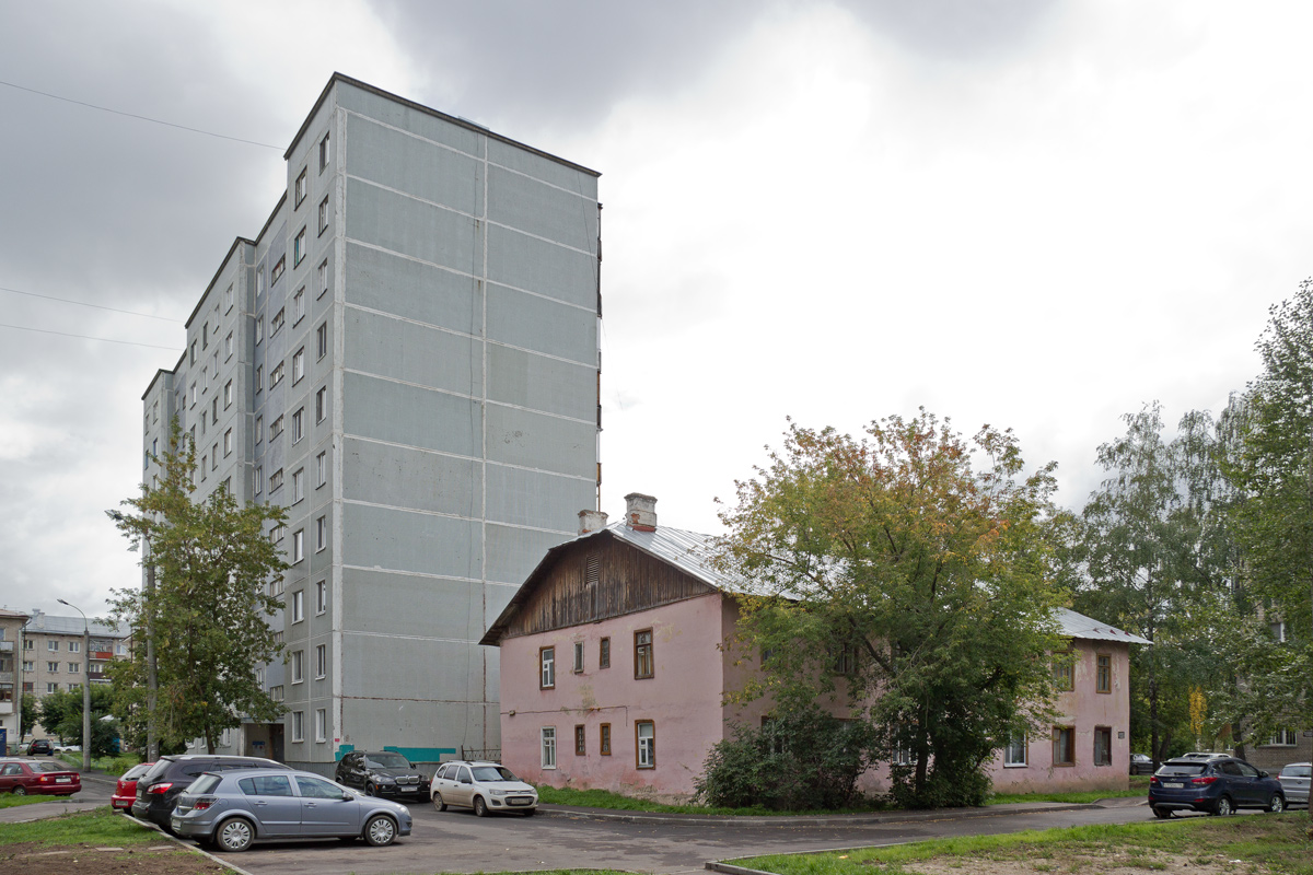 Kazan, Главная улица, 56А; Улица Халезова, 14А