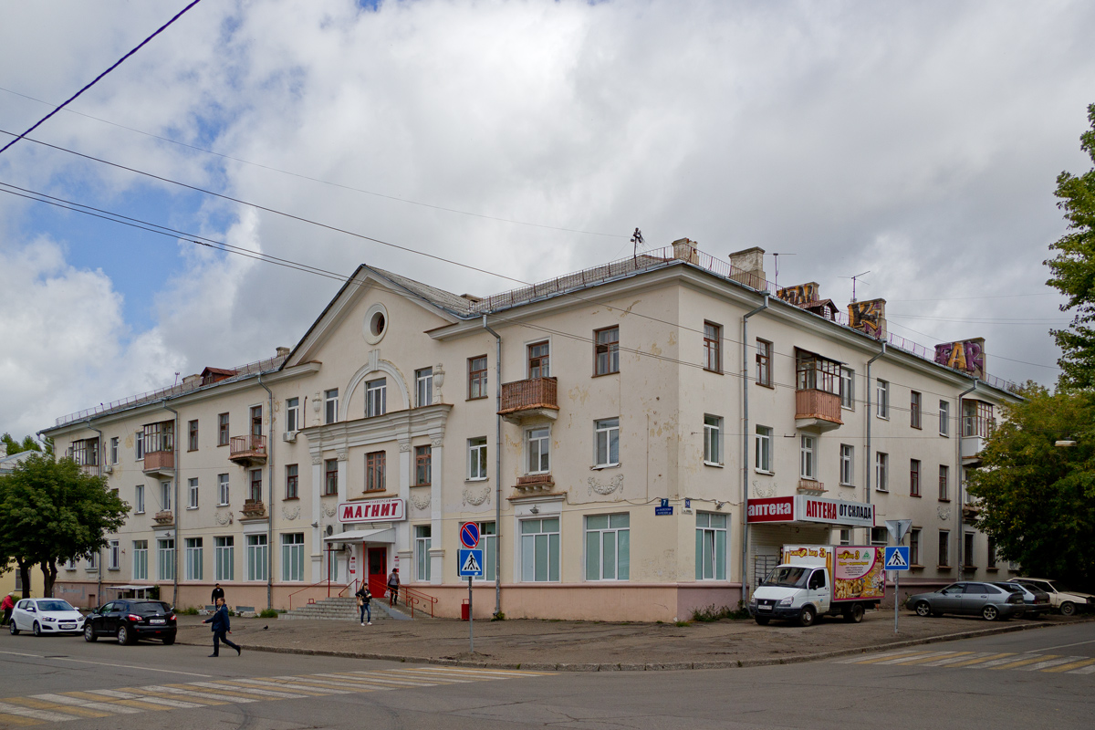 Казань, Улица Правды, 14 / Улица Халезова, 7