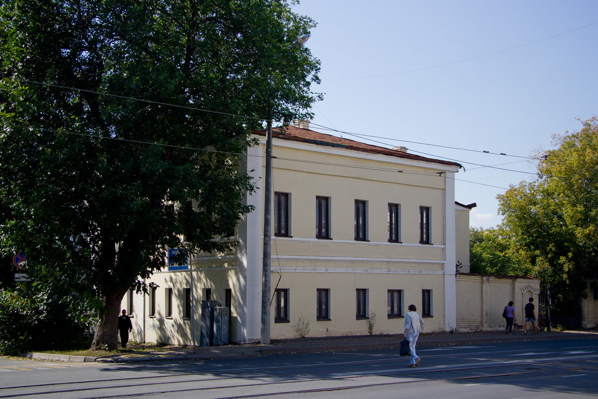 Казань, Улица Габдуллы Тукая, 94 / Улица Ахтямова, 18