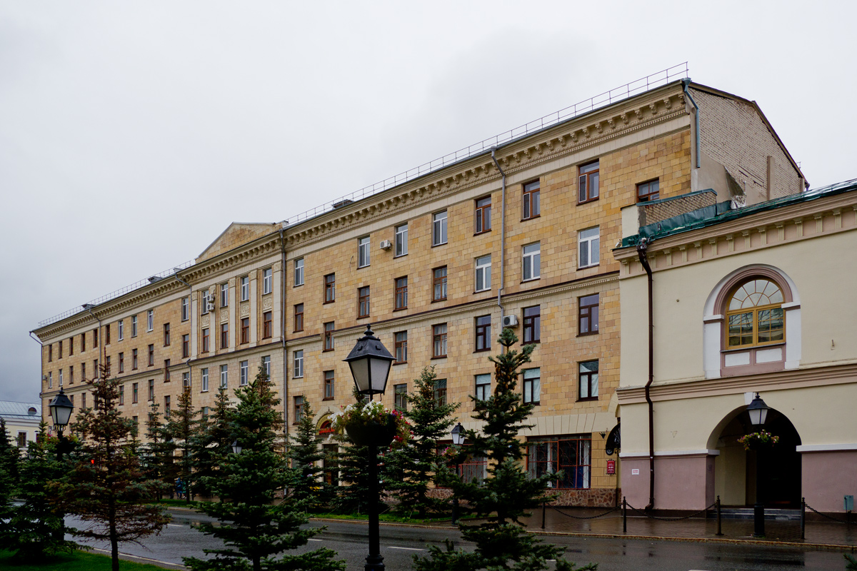 Казань, Кремлёвская улица, 2А / Улица Чернышевского, 4